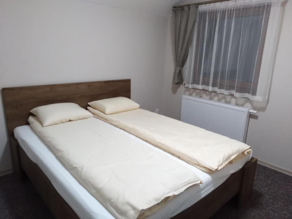 Hotel Osrodek Wczasowy "Wczasy Pod Grusza" Biecz Esterno foto