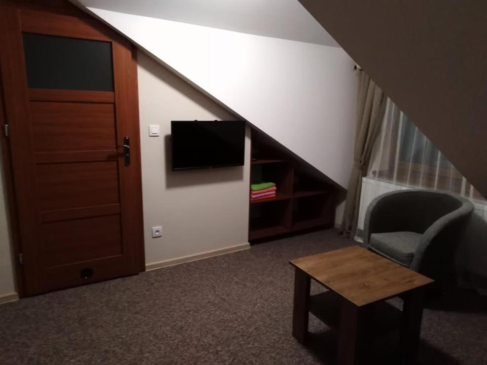Hotel Osrodek Wczasowy "Wczasy Pod Grusza" Biecz Esterno foto